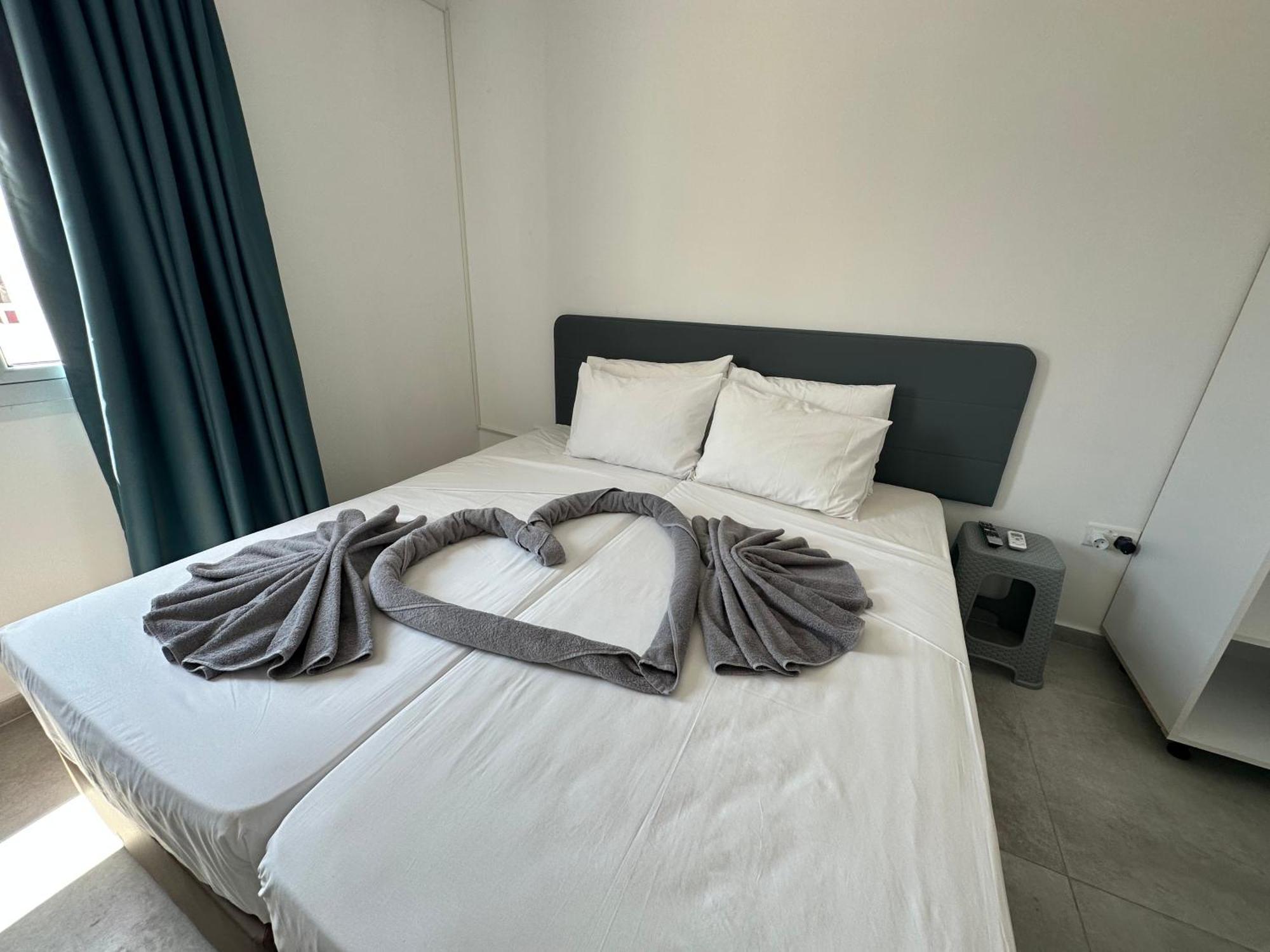 أيا نابا Sun Plaza Suites - Adults Only المظهر الخارجي الصورة