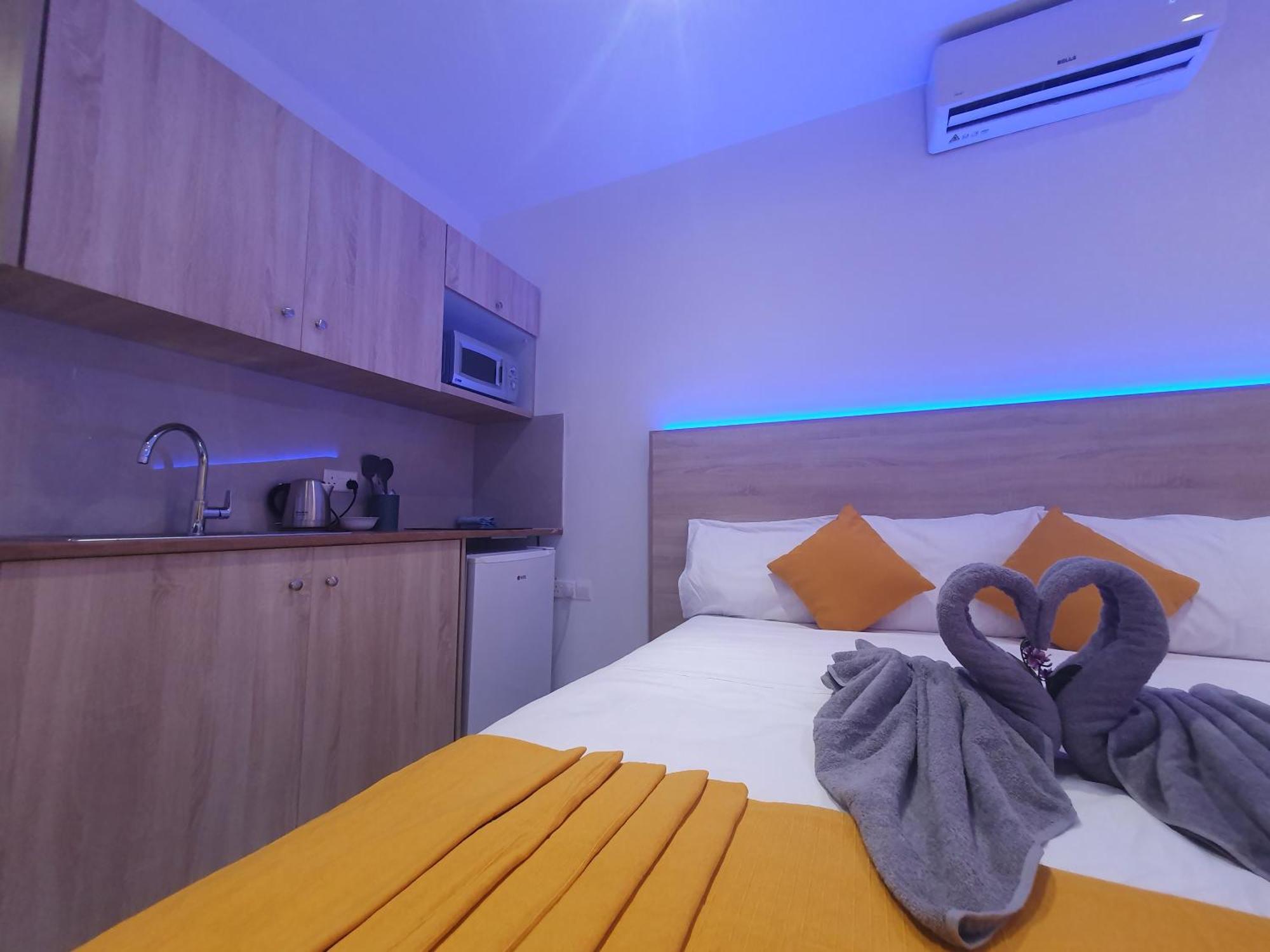 أيا نابا Sun Plaza Suites - Adults Only المظهر الخارجي الصورة