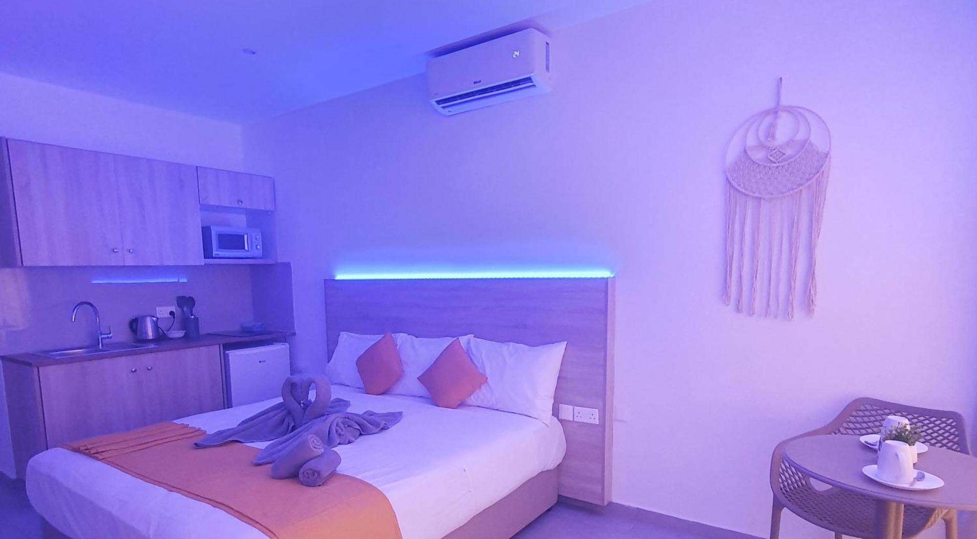 أيا نابا Sun Plaza Suites - Adults Only المظهر الخارجي الصورة