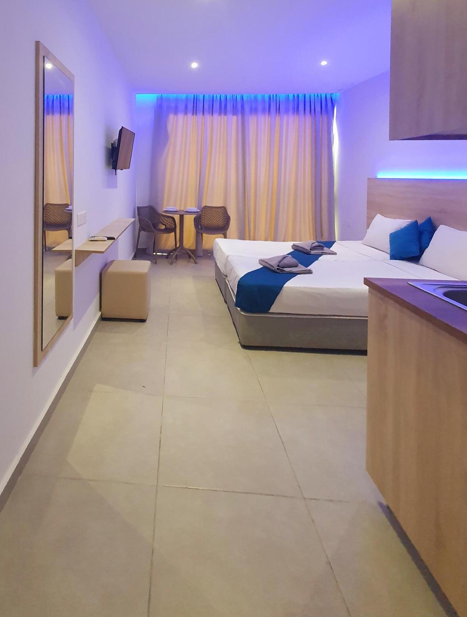 أيا نابا Sun Plaza Suites - Adults Only المظهر الخارجي الصورة