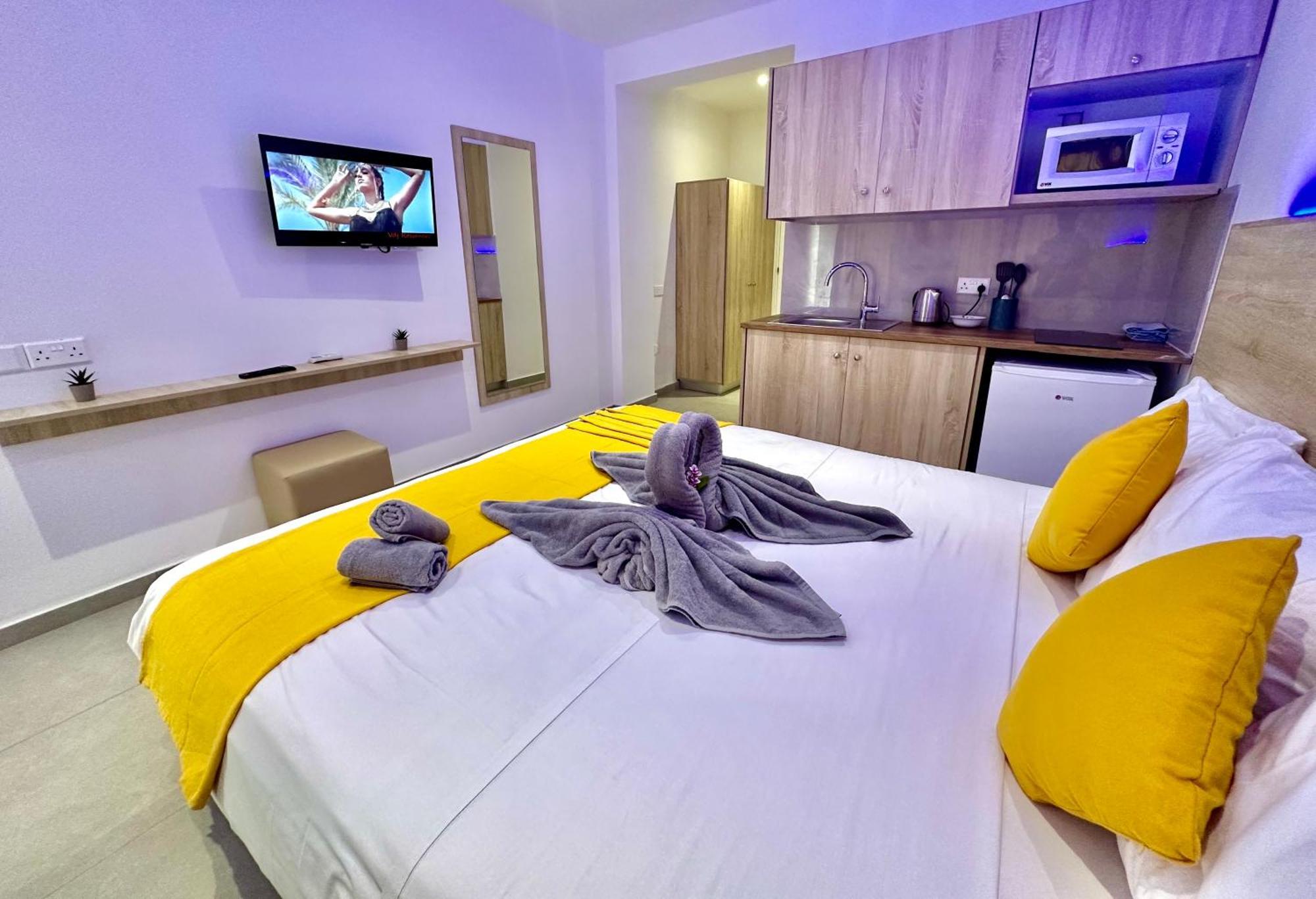 أيا نابا Sun Plaza Suites - Adults Only المظهر الخارجي الصورة