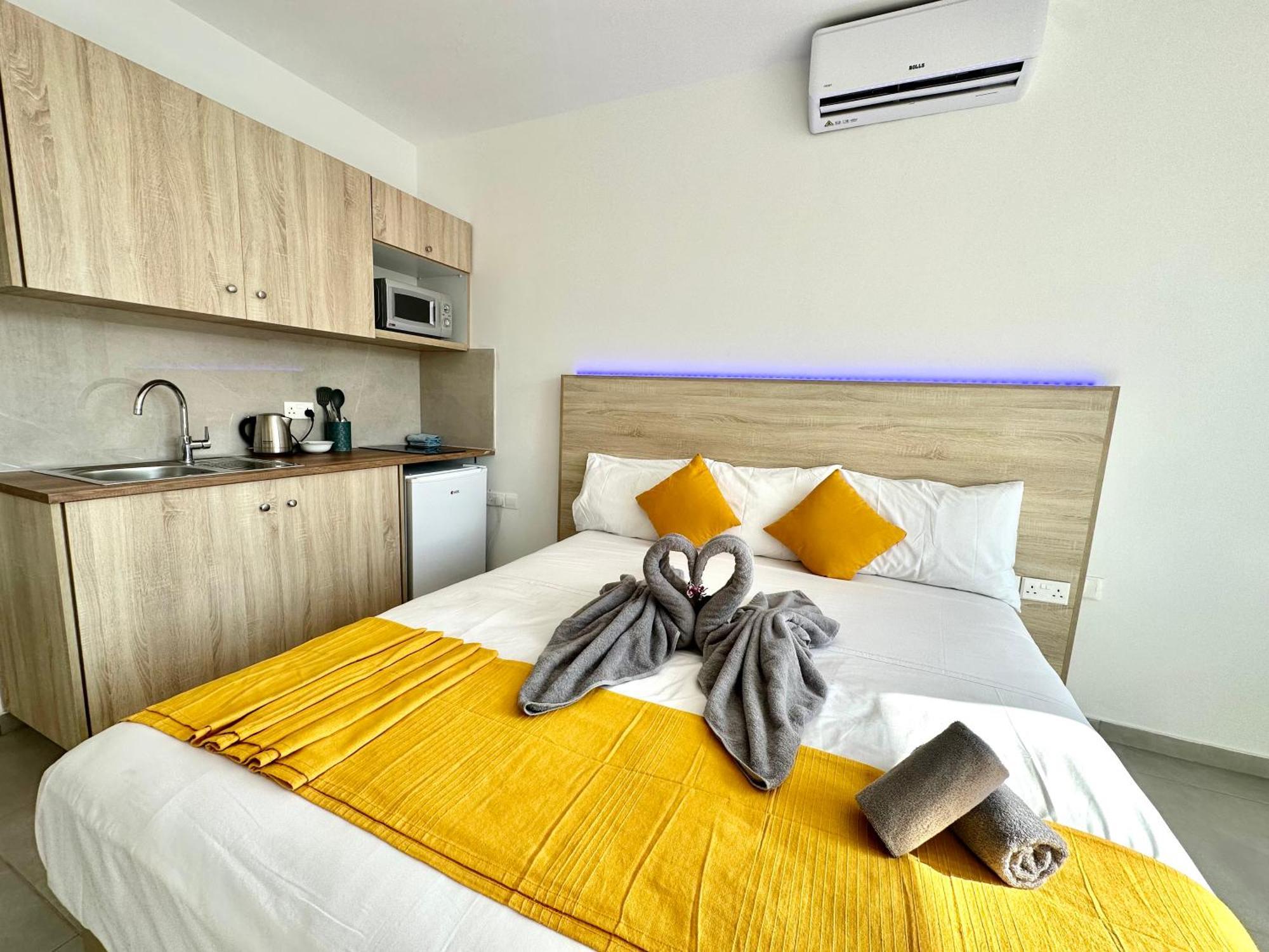 أيا نابا Sun Plaza Suites - Adults Only المظهر الخارجي الصورة